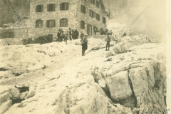 1927_08_14-Gruppo-di-Brenta-Rifugio-Pedrotti