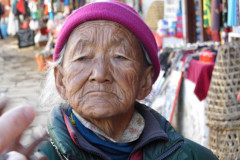 02-anziana-a-lukla